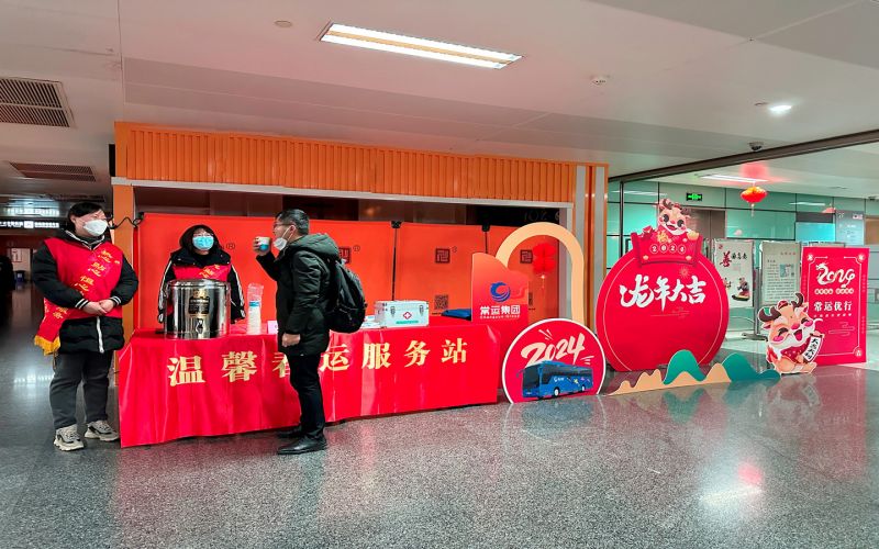 平靜的旅途中，熟悉的溫馨依舊 ——春運(yùn)路上的暖心服務(wù)